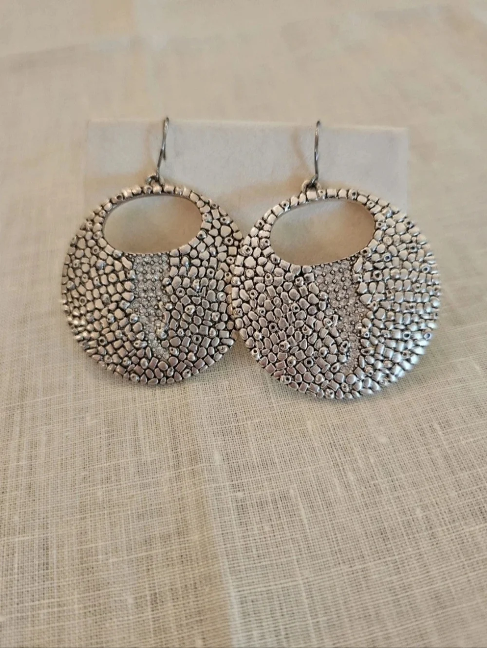Vintage Vince Camuto Round Disc Textured Silver Rhinestone Dangle Earrings